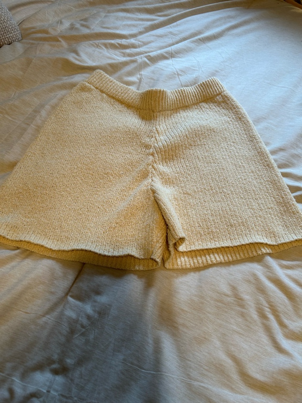 Knit Pull-On Women's Shorts in Cream